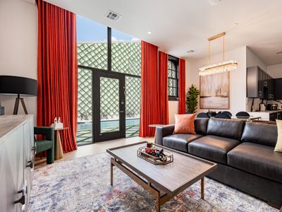 The District – Luxury 4BR