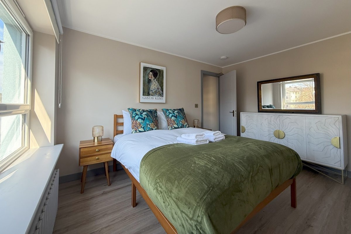 Holyrood Hidden Gem-City Centre 4-Bedrooms gallery image 2