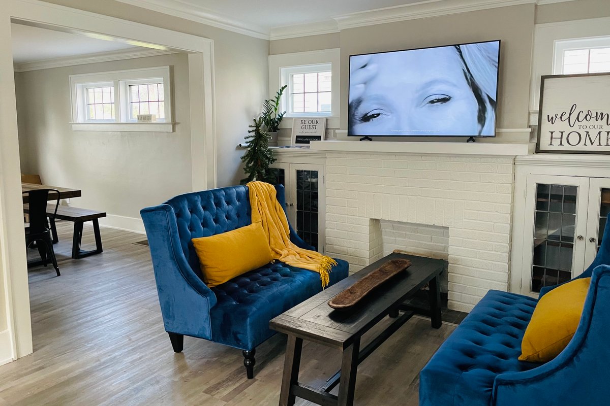 3 blocks from Strong/Golisano and UofR