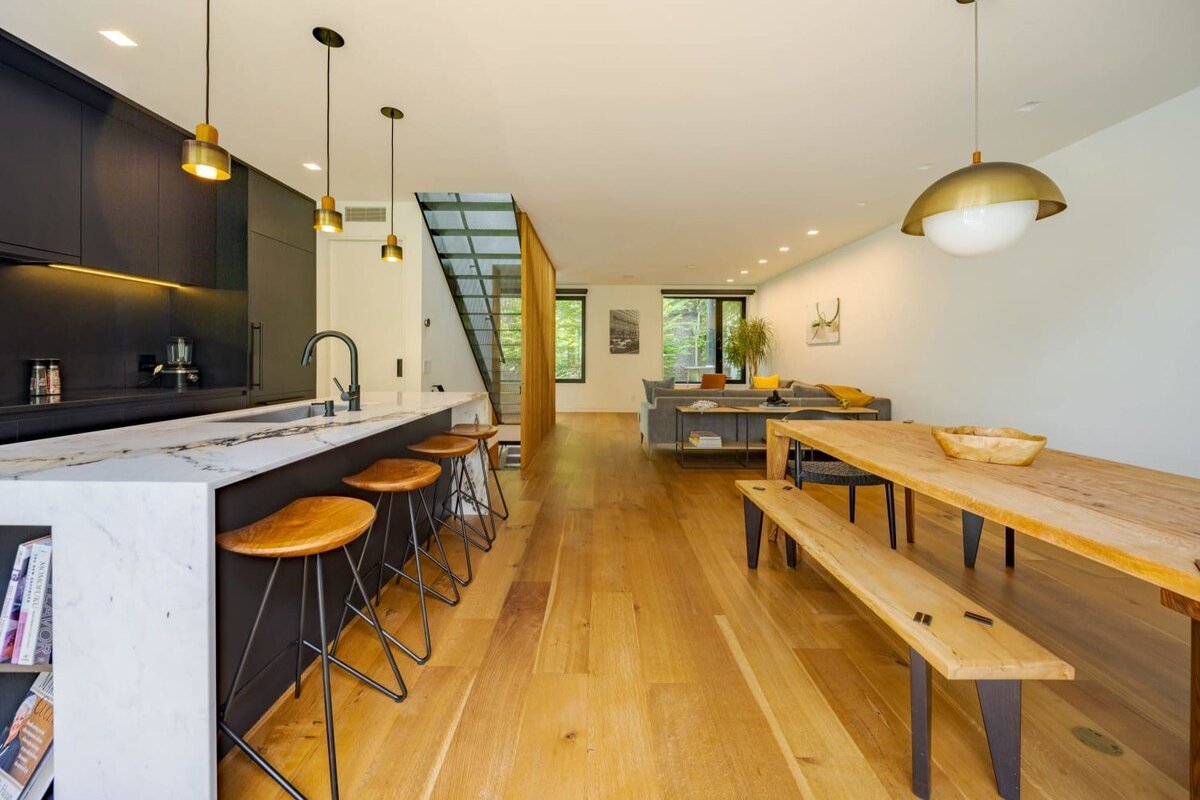 Empire House by RoveTravel | 3BR TH w/ Courtyard gallery image 3