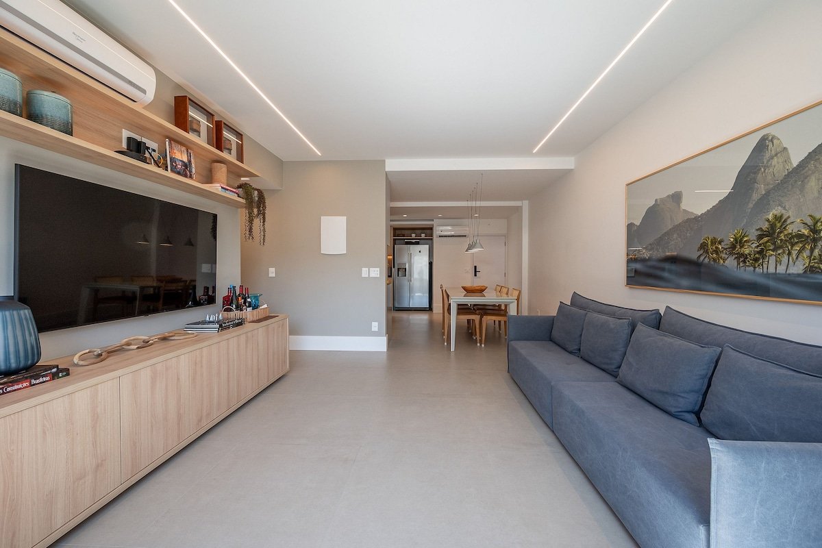 3 design rooms one block from Leblon beach gallery image 2