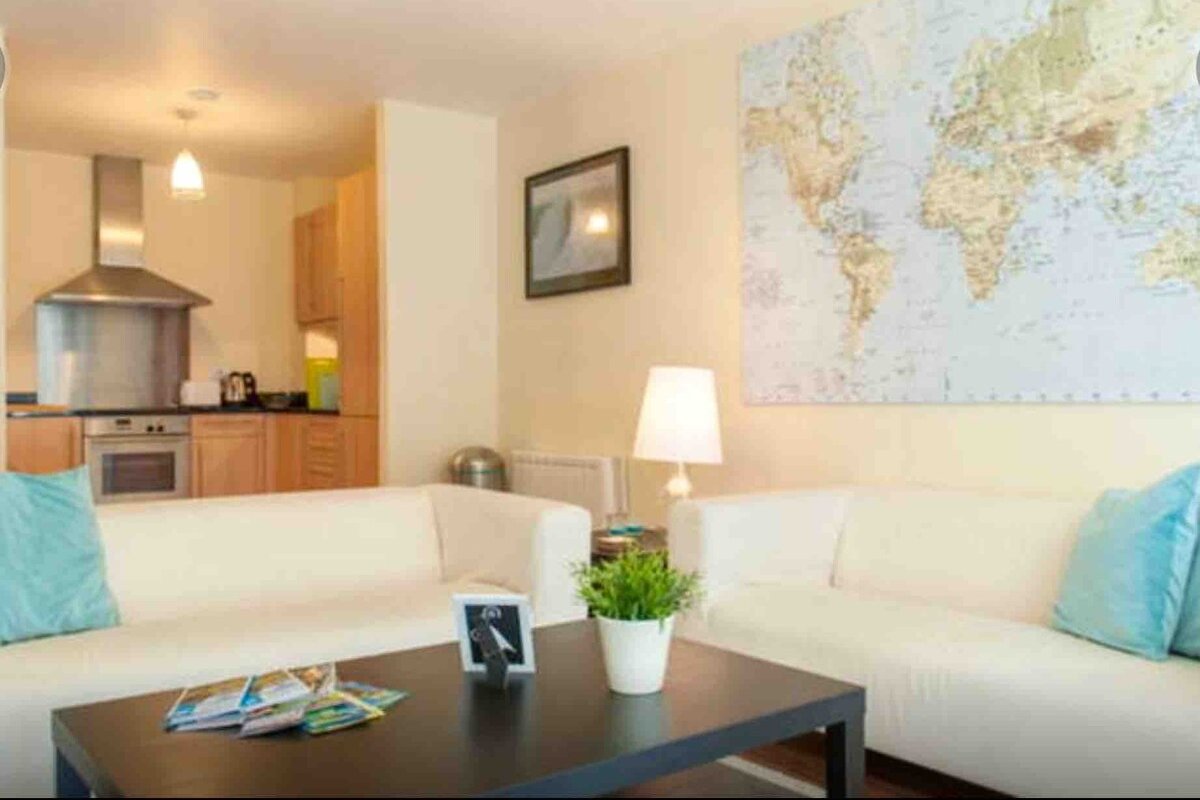 SMITHFIELD DUBLIN CITY CENTRE EXTRA LARGE APT 29C. gallery image 3