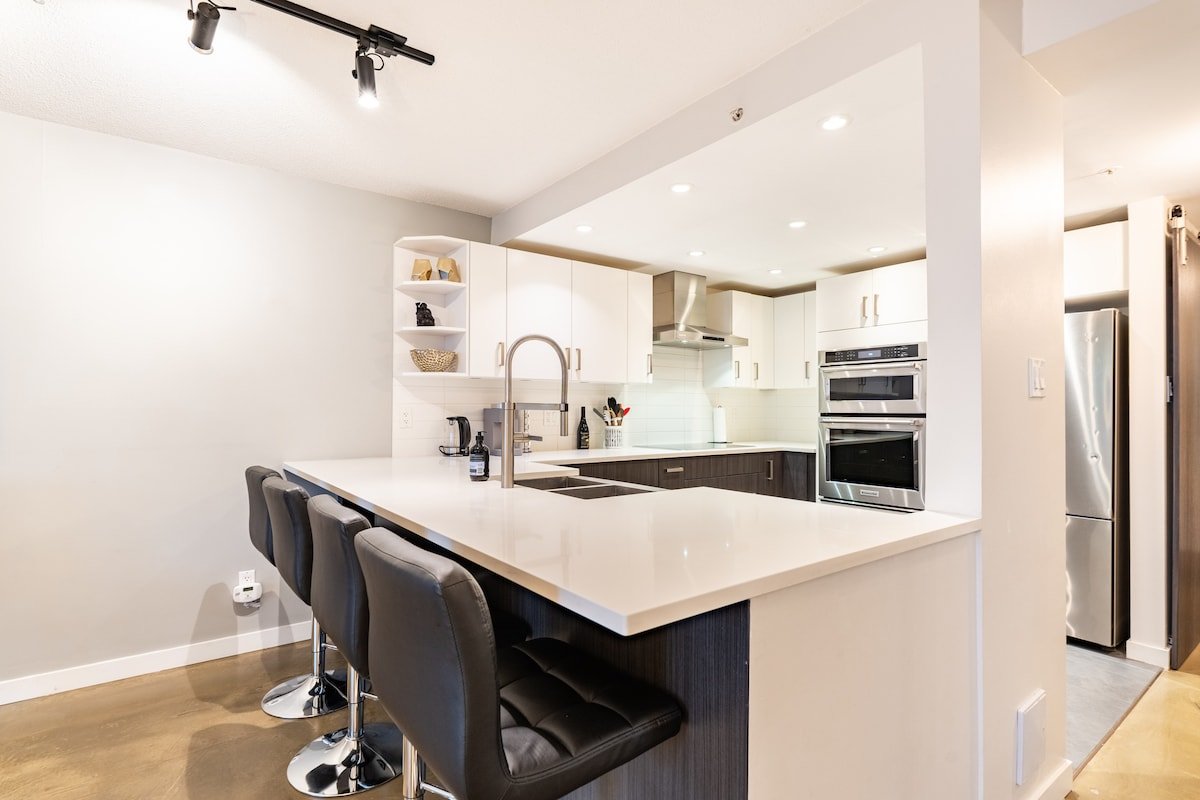 LuxuryRetreat Den LargePatio MountainView Licenced gallery image 5