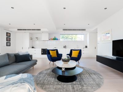 Stylish and Spacious Contemporary Apartment in St Kilda