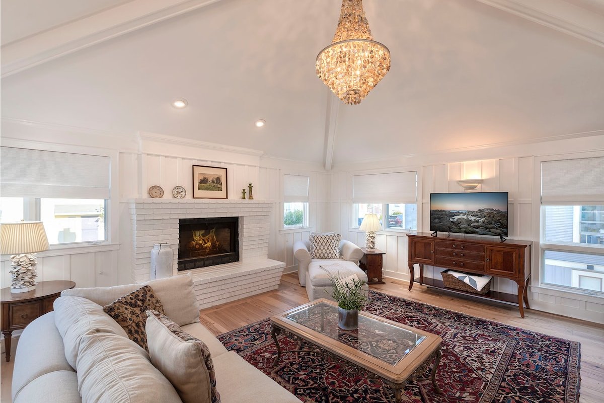 3817 Caledonia Bay Lookout – Walk to Bay and Park gallery image 4