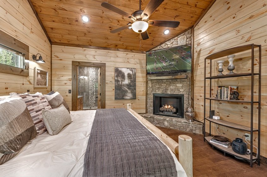 Friends in High Places- Pets OK, 4 King Suites gallery image 3