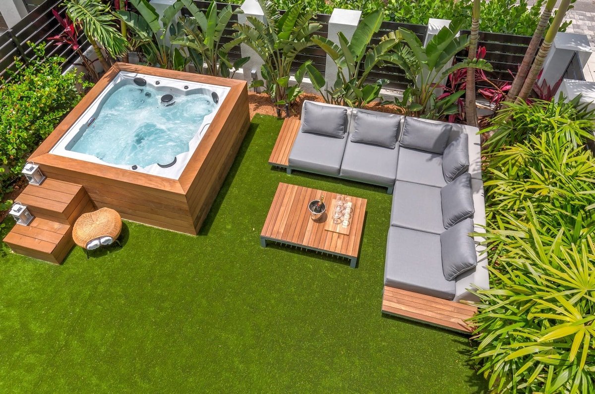 NEW Mansion WALK to LAS OLAS HOSTS 14 gallery image 2