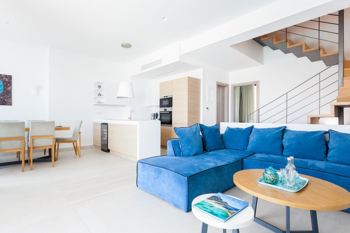 Stylish Villa w/Private Pool, 150m from the Beach gallery image 5