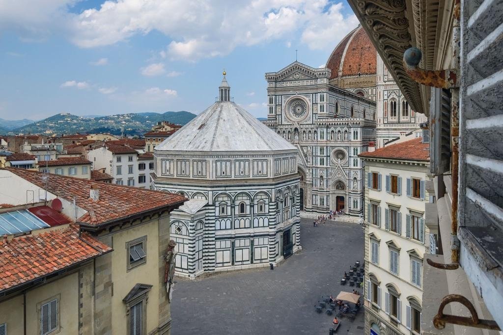 Duomo New Luxury Apartment 3 Bedrooms 3 Bathrooms gallery image 2