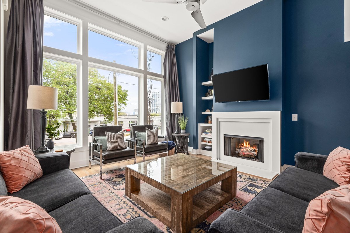 Skyline Views – Closest Neighborhood to Broadway!