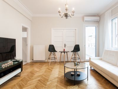 HighEnd 2bdr Apt in Plaka(+Netflix) -50mbps wifi-