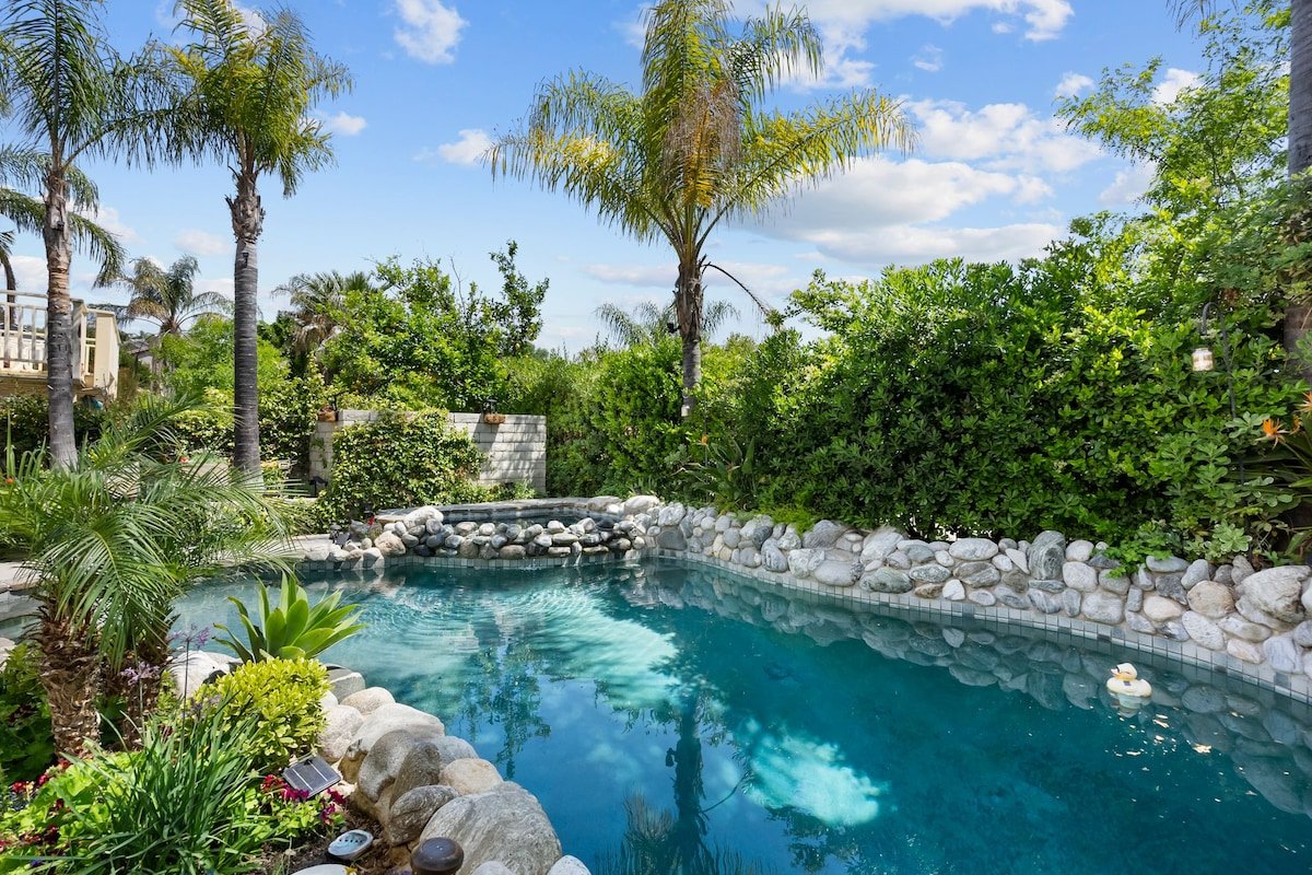 Newly remodeled home w pool/spa gallery image 2