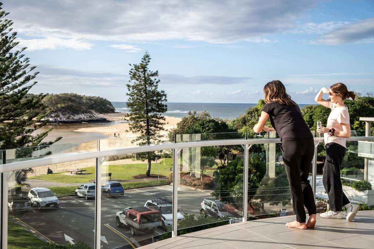 Amazing Currimundi Lakefront Ocean Penthouse gallery image 4