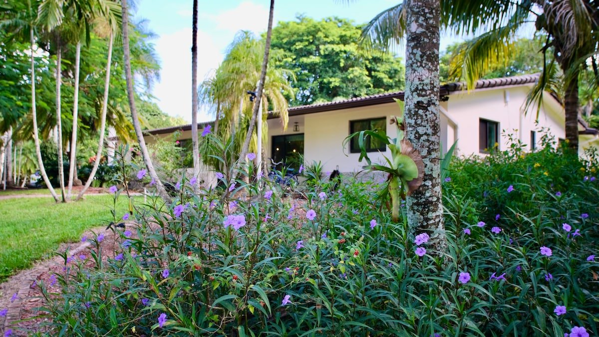 Ranch life in the City- Heated Pool-Pond-1 acre gallery image 2