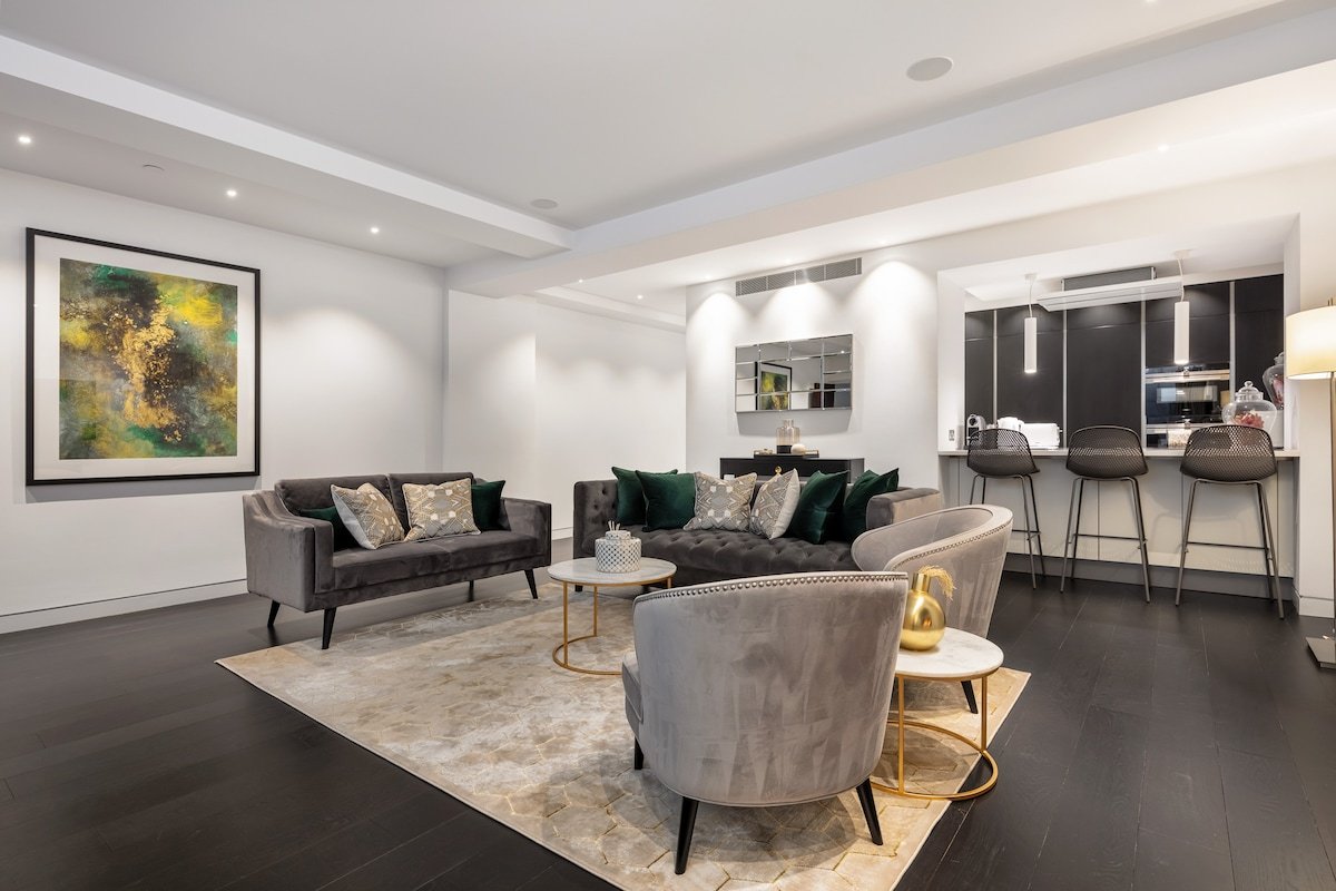 The Mayfair Residence Super King Luxury VIP gallery image 3