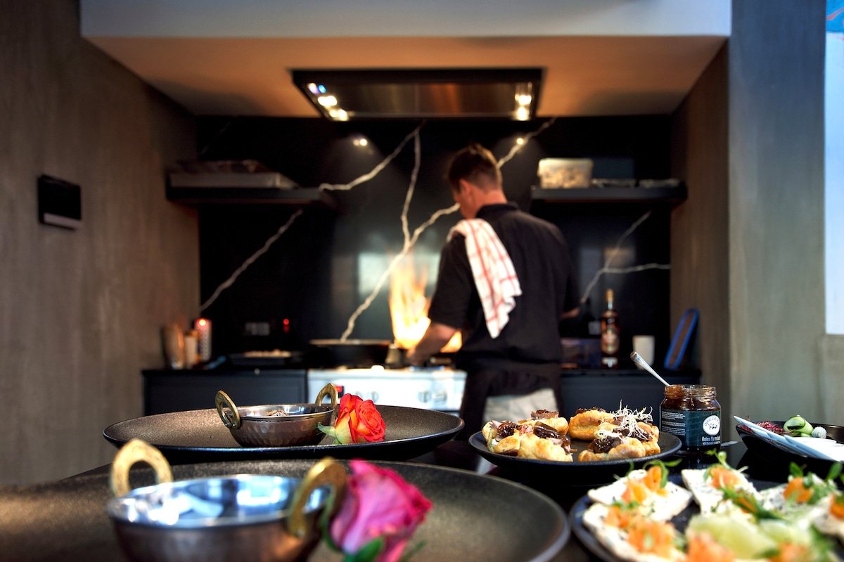 Luxury villa | Pool | Serviced | Outdoor BBQ gallery image 4