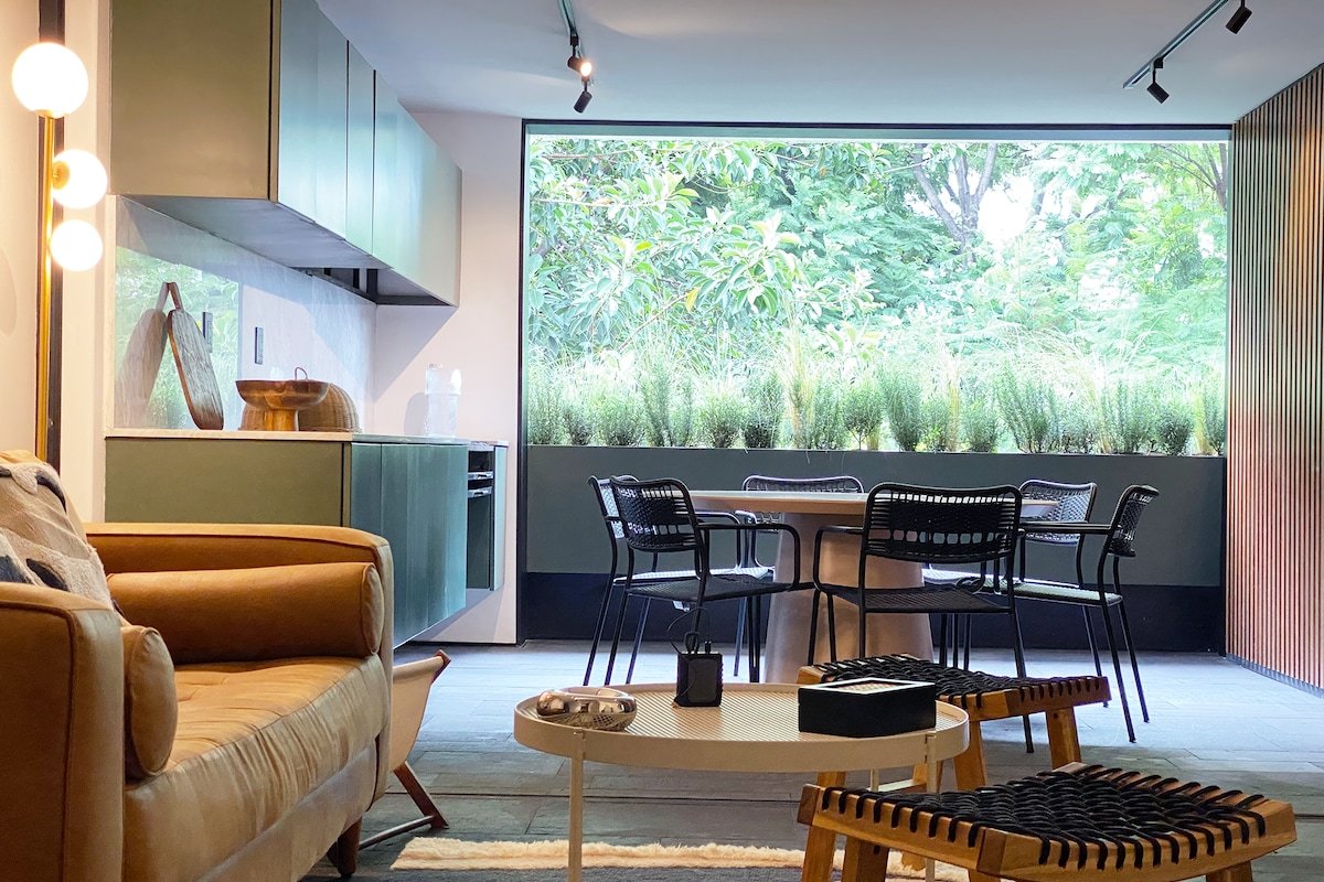 Chic Condesa gem with a terrace! gallery image 3