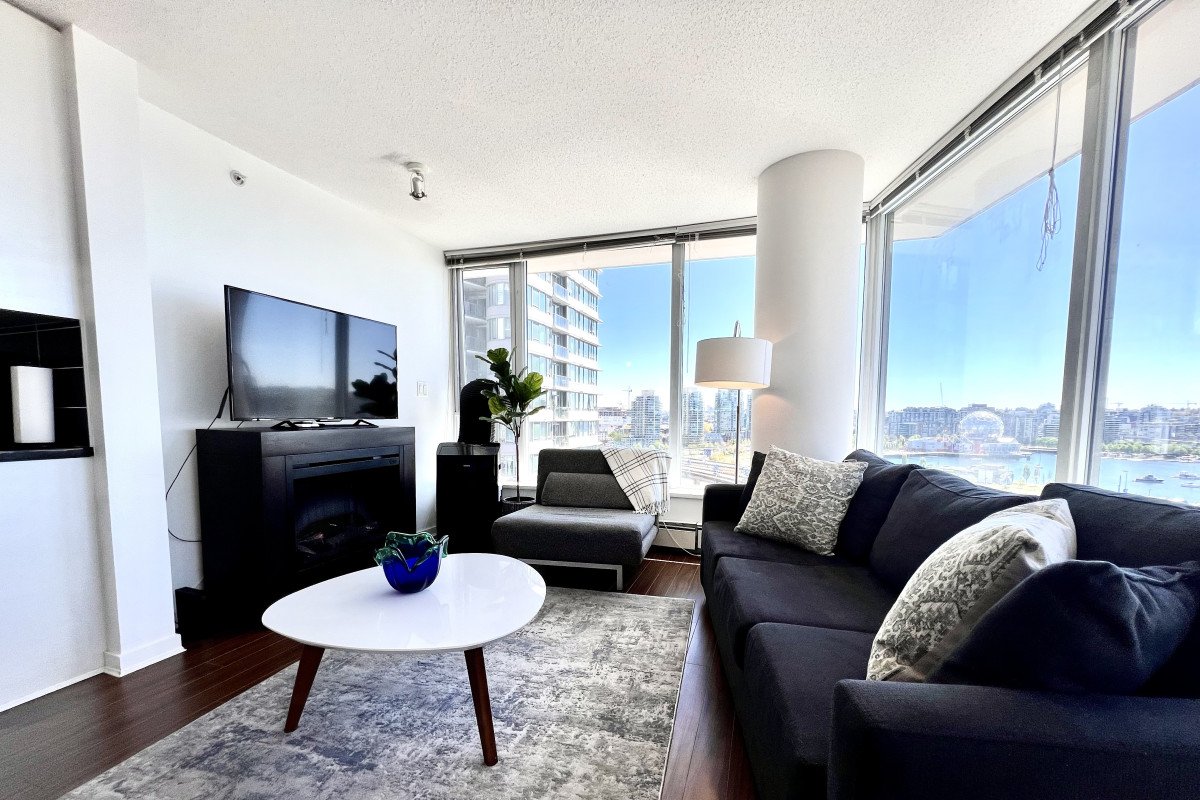 King Bed|Stunning Water Views|POOL|Hot Tub|GYM