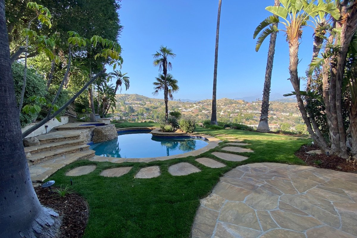 Exquisite Glendale Hills Pool Home with Views!!! gallery image 3