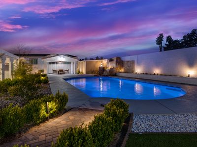 Serene Modern Home 5×4 pool+spa, gym, waterfall