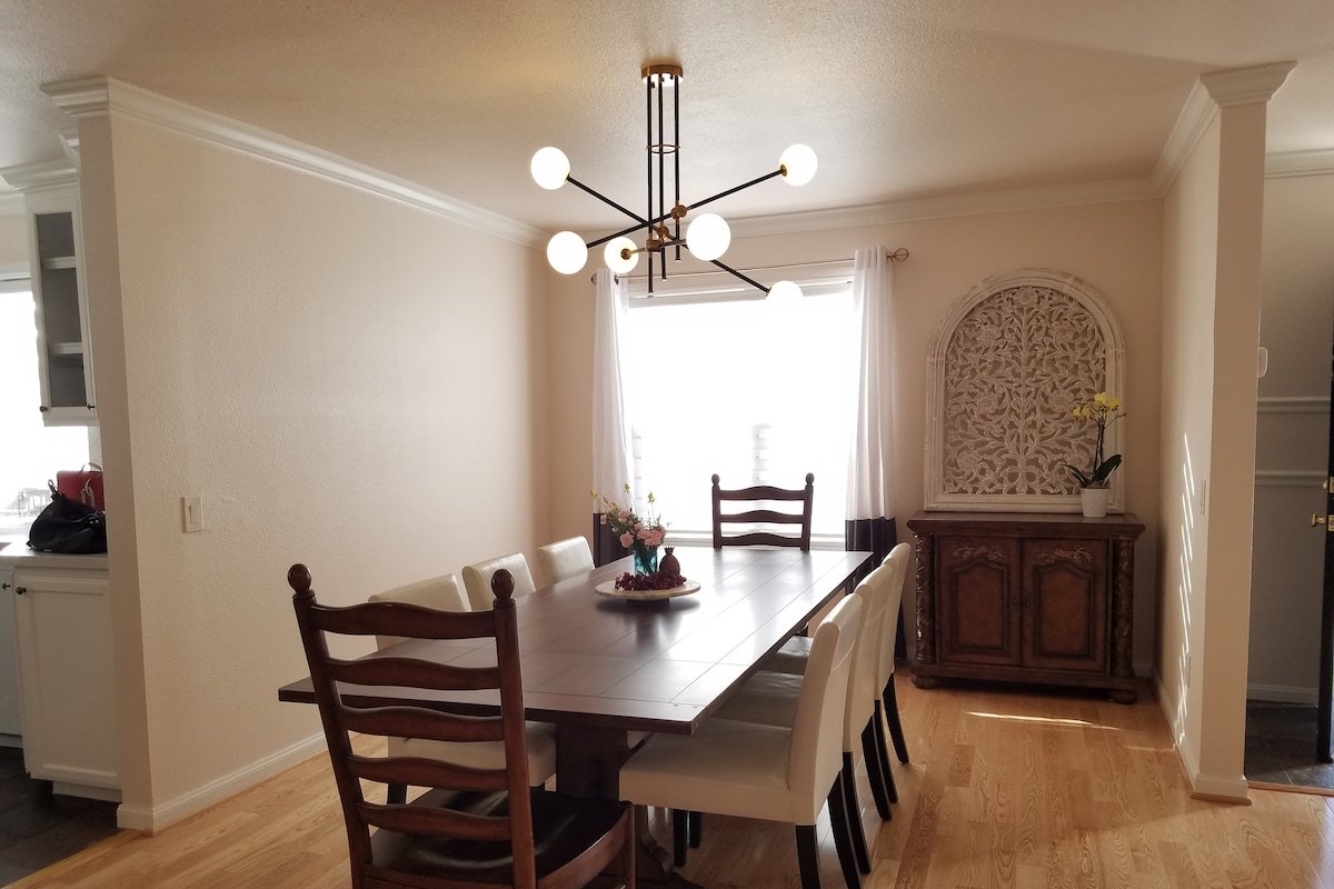 Entire house for families：Steps to beach! gallery image 4