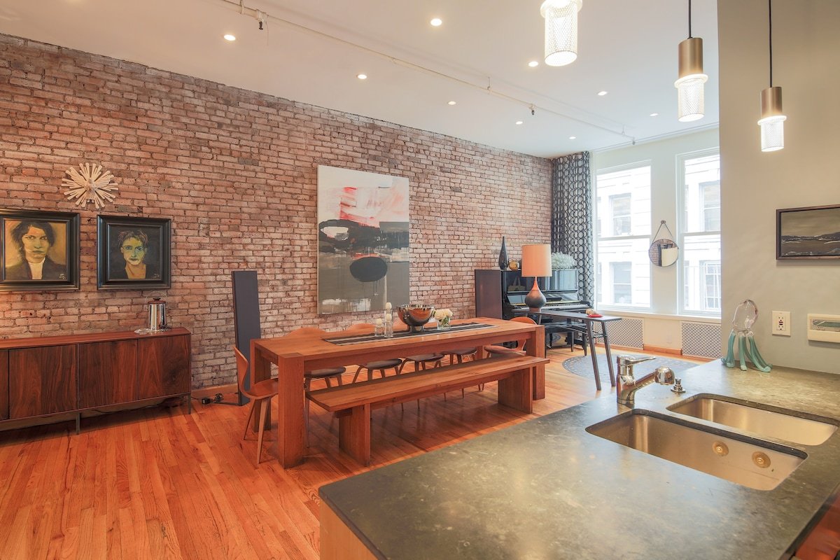 The Crosby Loft: Rare, elegant, spacious w sauna gallery image 4