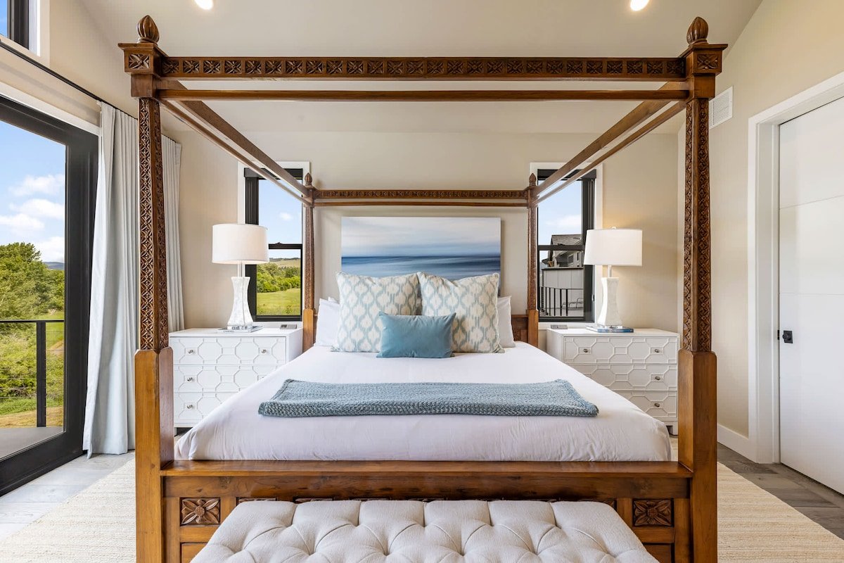 Pagoda Peaks – Luxury Stay with Bridger Views gallery image 2