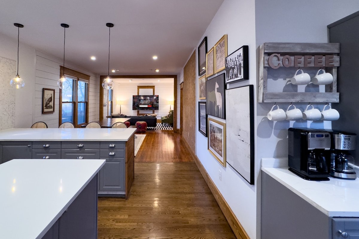 Walk to Rainey | Bachelor(ette) House | Sleeps 22 gallery image 5