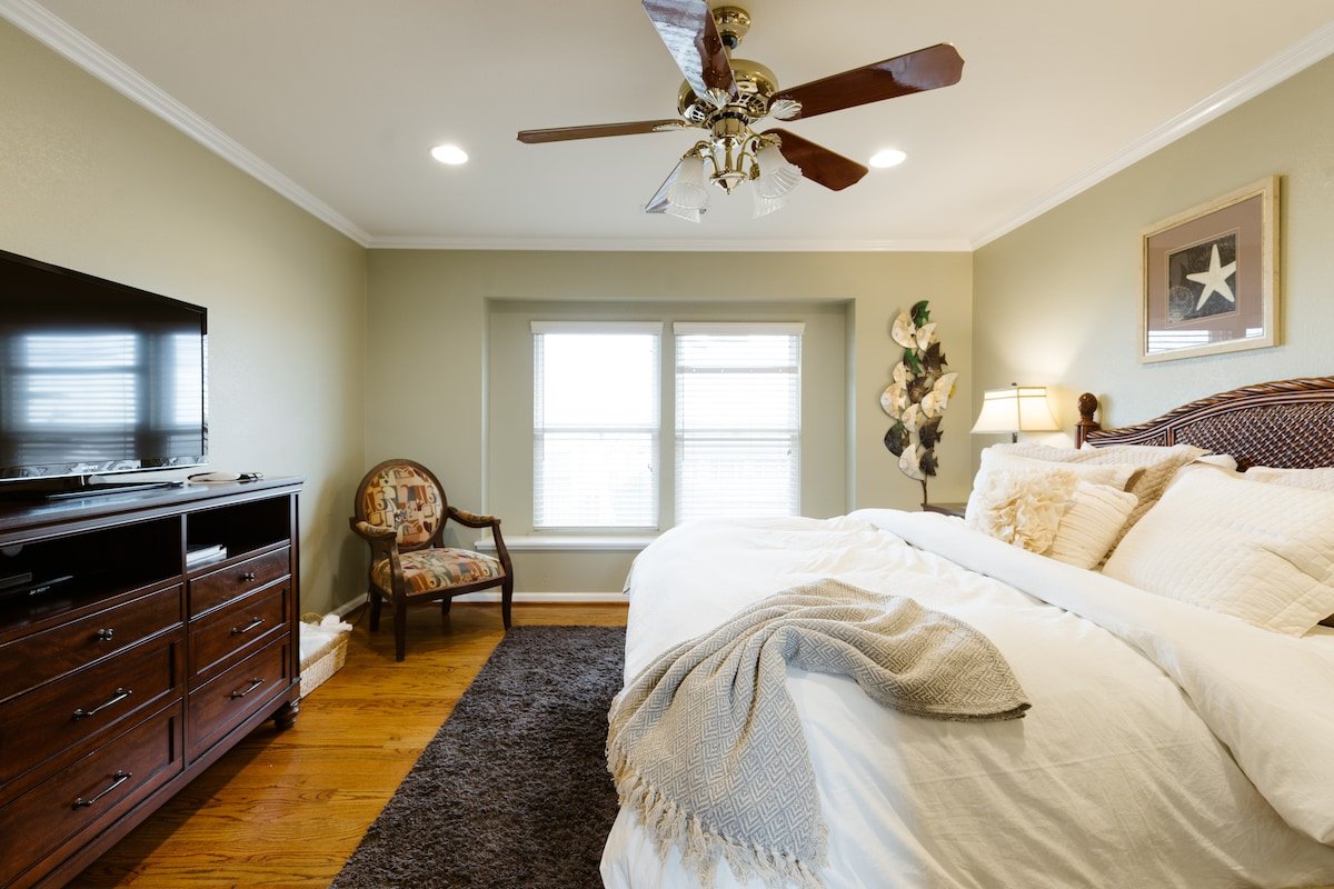 Mermaid Beach House, Walk to Beach / Aquarium! gallery image 5