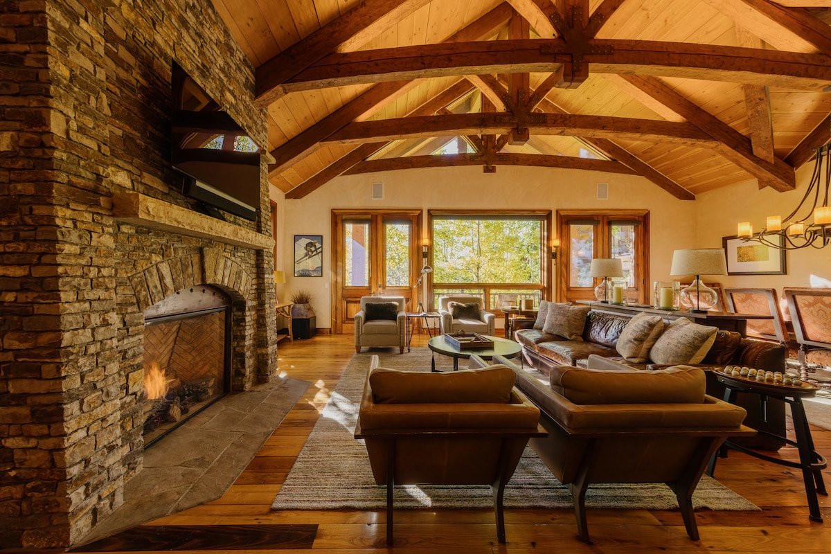 Walk to Ski, Ski Valet, Cabin | By InvitedHome