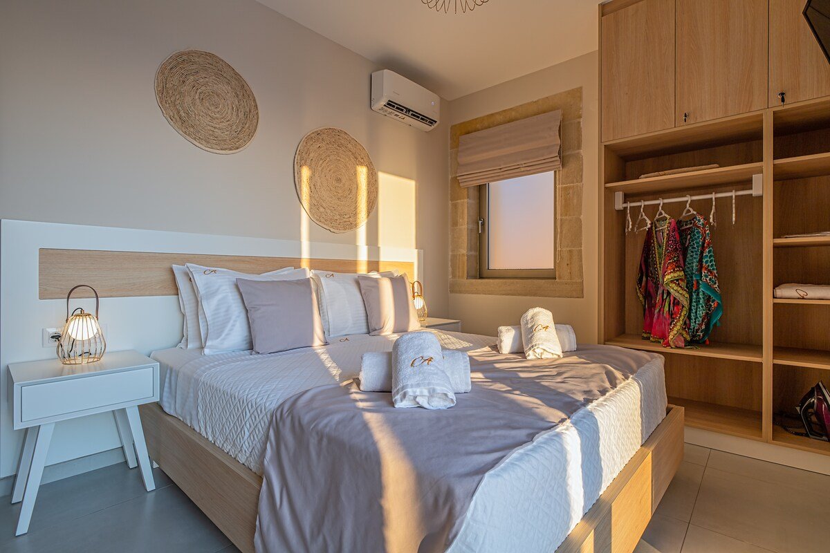 Seafront Villa Spira, Pool, View, FREE Breakfast gallery image 5