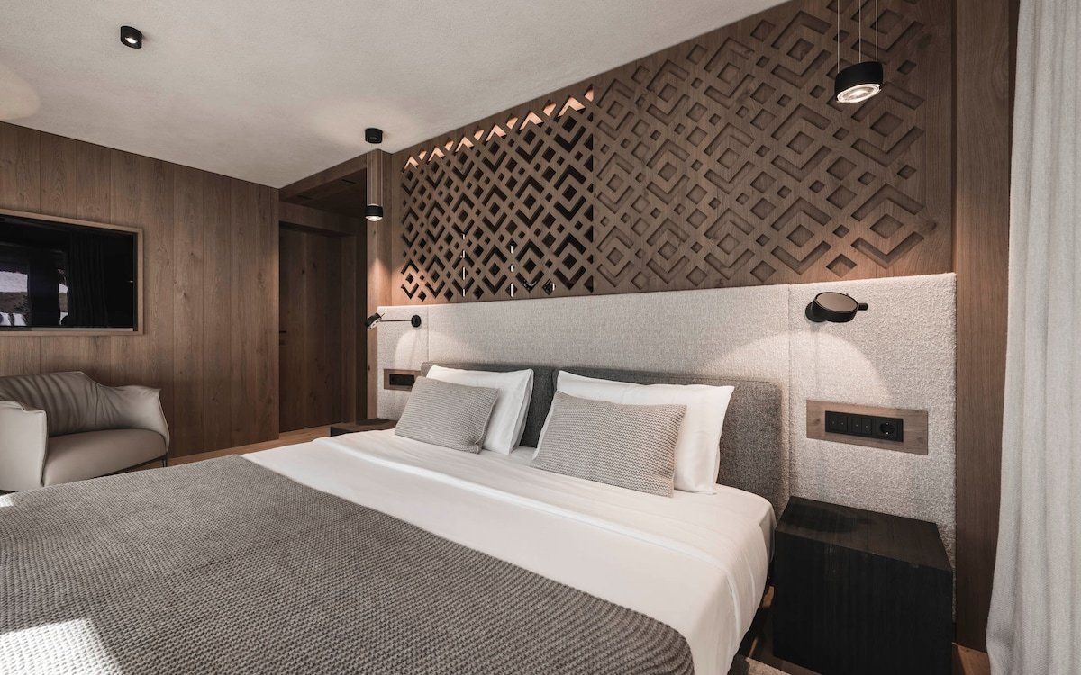 Luxury Chalet Alpurio 1300 sqm with Jacuzzi gallery image 4