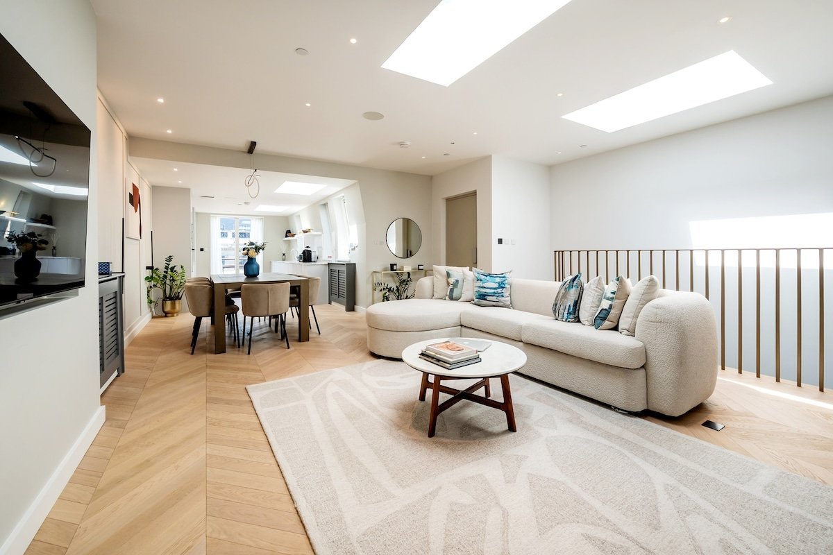 Quintessential Westend Top PH