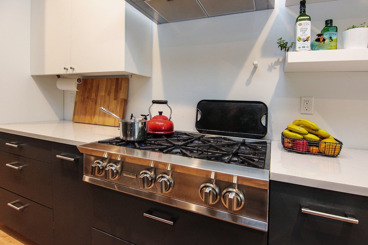 Light-Filled Modern Retreat | PDX Feb–Apr 2026 gallery image 3