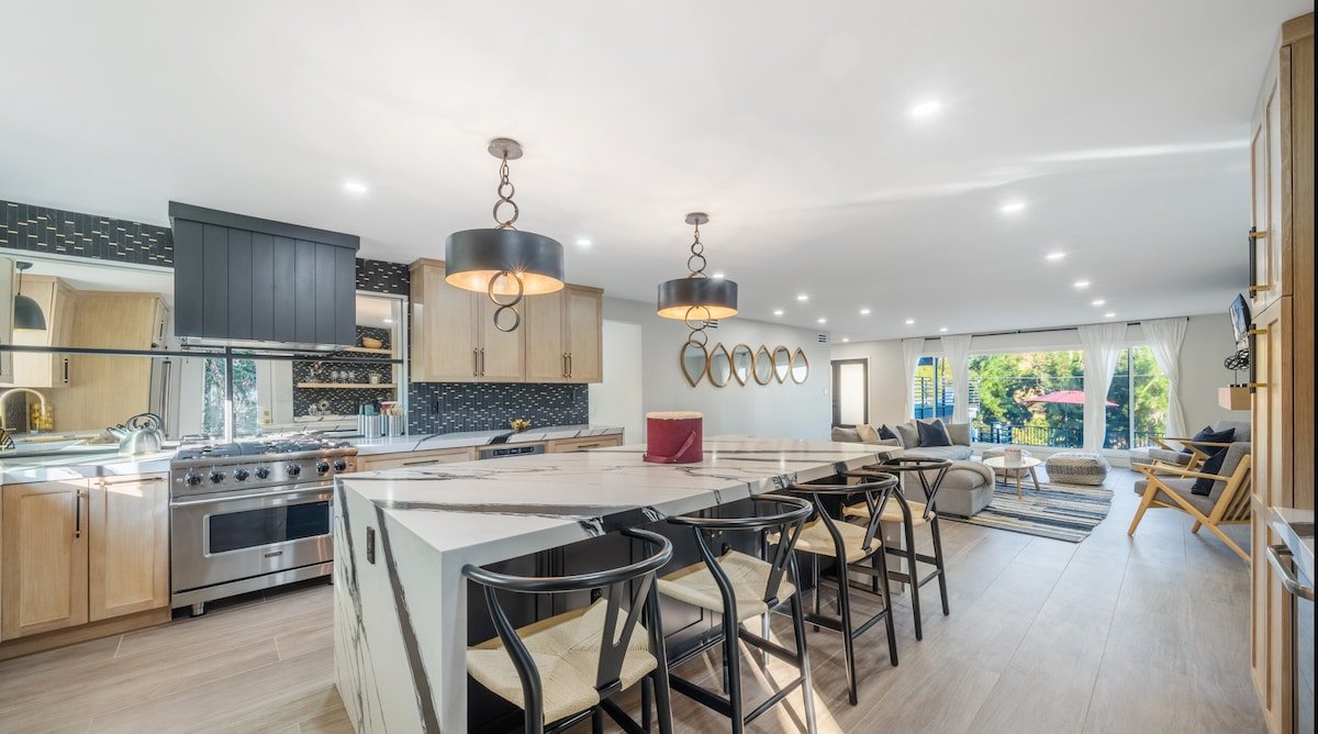 Hollywood Hills Modern Oasis 4BR Pool Skyline View gallery image 4