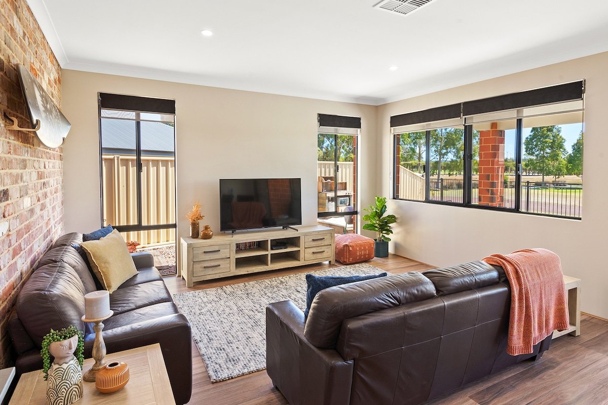 The Links – fairway views, walk to town, air-con gallery image 4