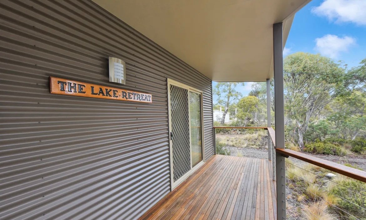 The Lake Retreat – 5 Beds, 2 Bathrooms