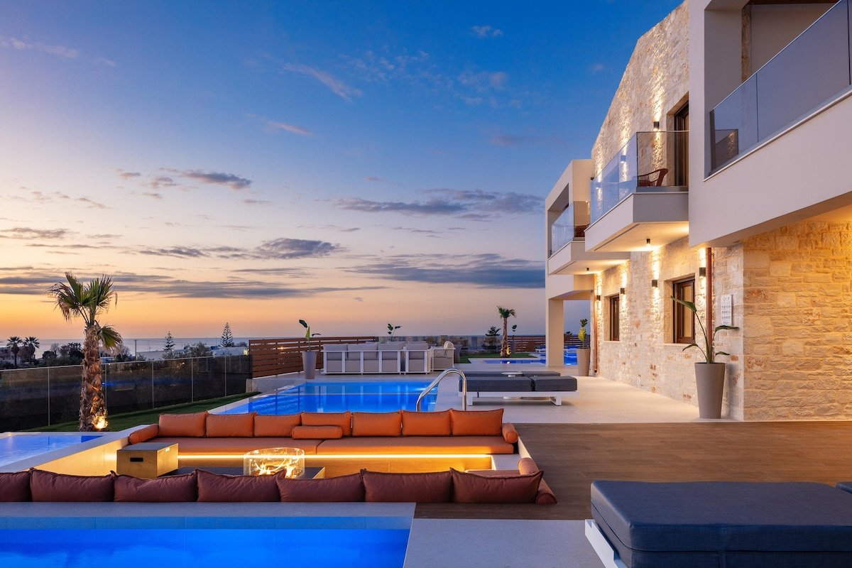 Short Walk to Beach, 2 Villas for Groups/Families! gallery image 4