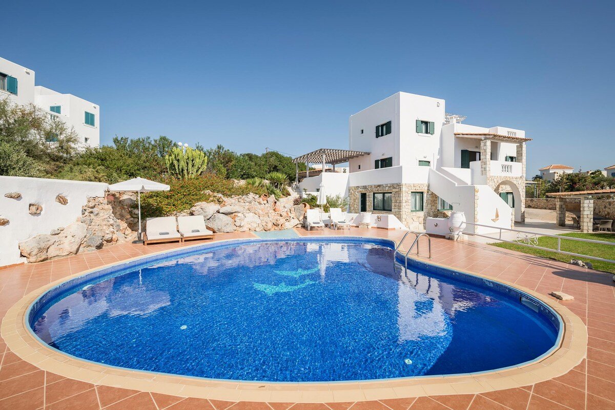 Luxury villa near Beach, with Private Pool & Views gallery image 3