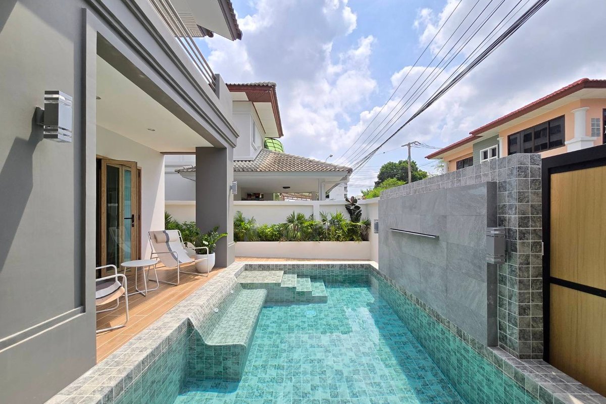 Pool Villa – Bangkok – Onnut