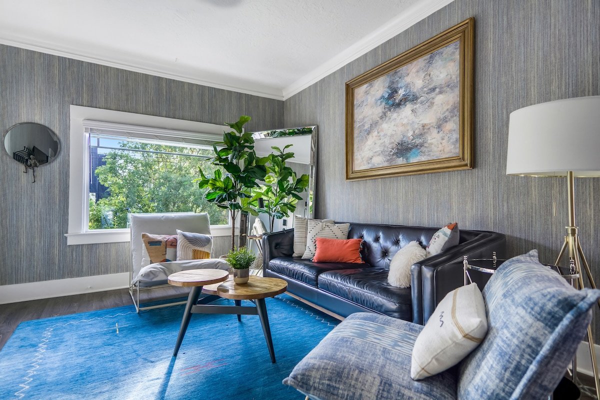 King Beds! Games! Amazing Area w/ 95 Walk Score. gallery image 2