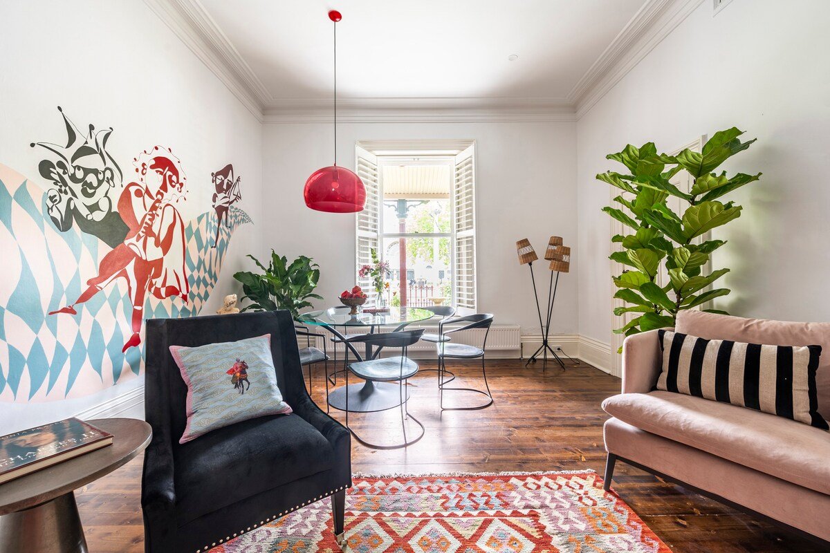 ‘The Empress’ Artistically curated for a Queen. gallery image 3