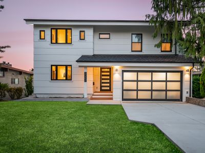 New Seattle Luxe Home with Stunning Ocean Views!