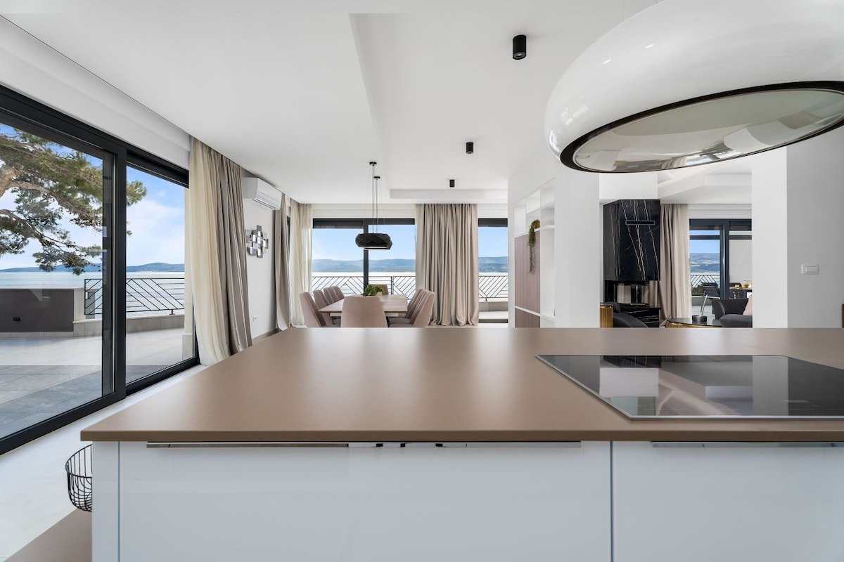 Luxury Beachfront Villa Euphorica for 10 -Pool,Gym gallery image 2