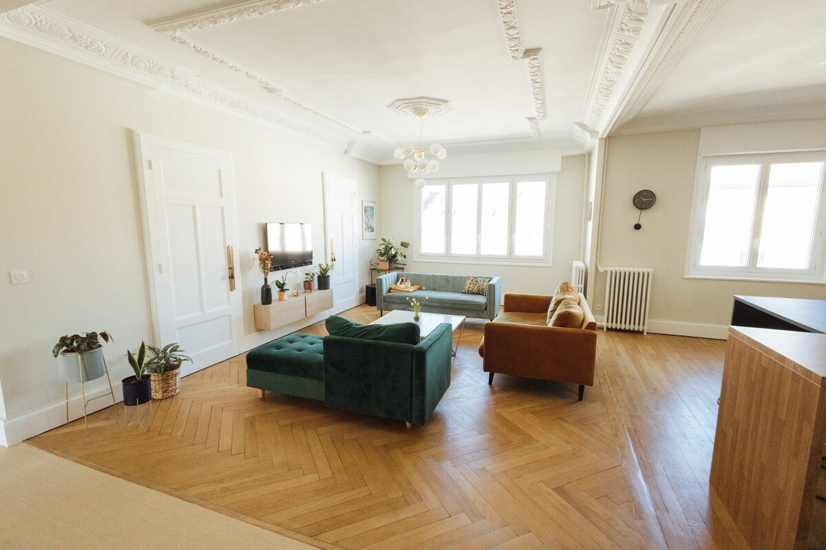 Art Déco Spacieux à 2 min métro gallery image 3