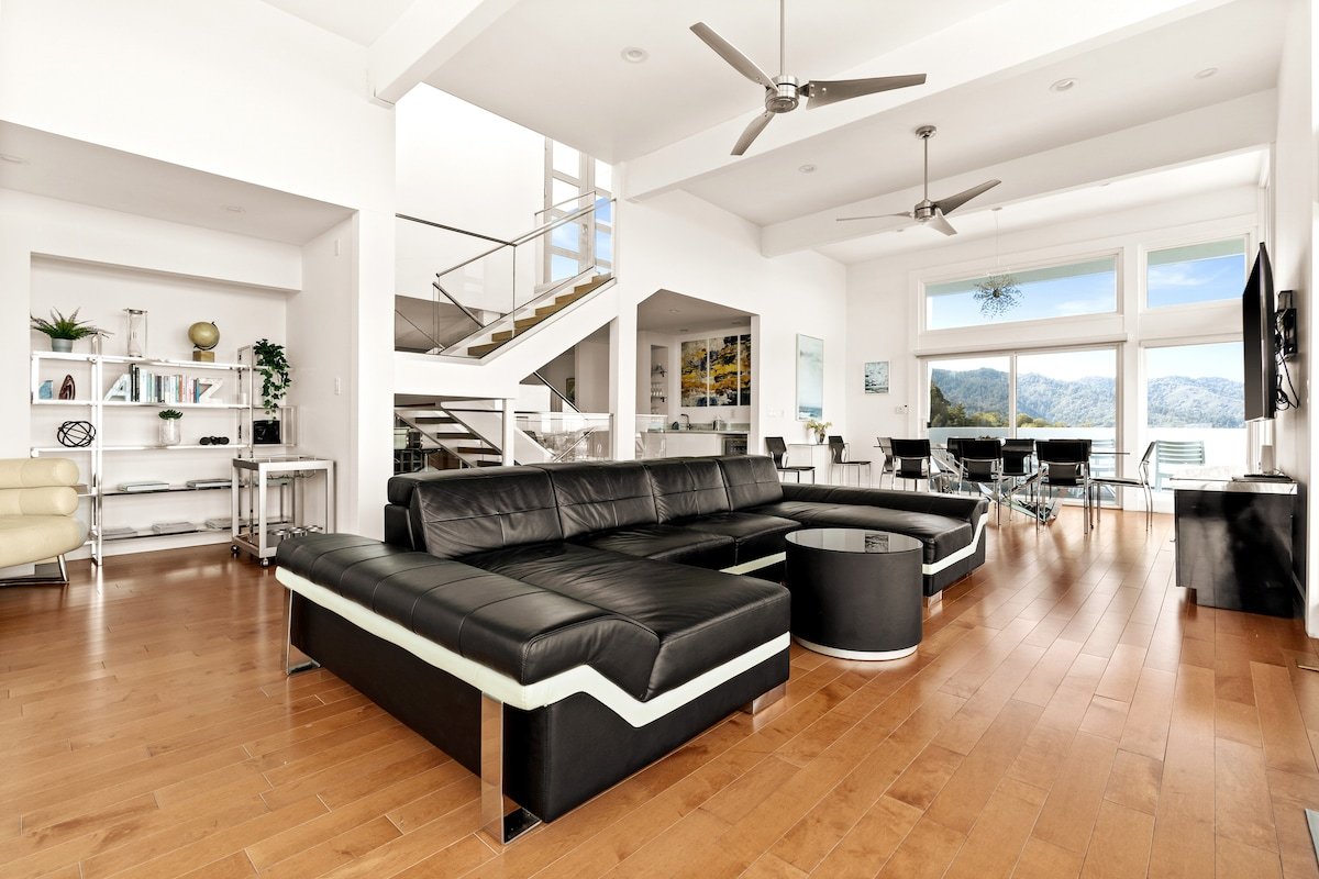 Executive Retreat with Amazing Views gallery image 5