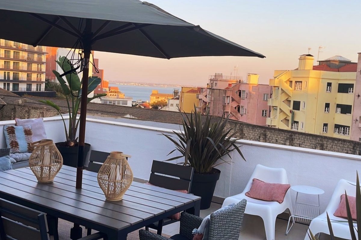 River View 3Bdr APT with Patio – Center of Lisbon