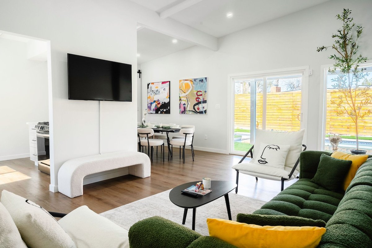 Modern Pool House I 4Beds I Spa I Game Room gallery image 4