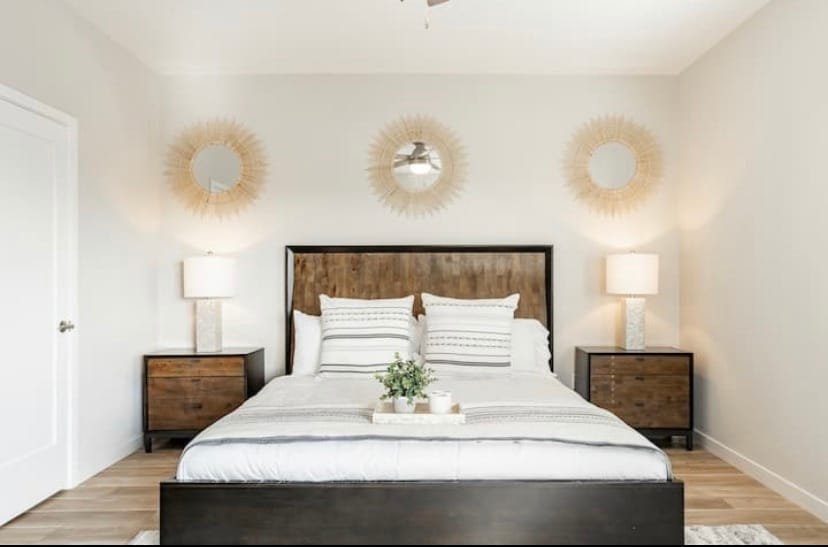 1 Block to Sand Huge 4BR/3BA Modern Duplex gallery image 4