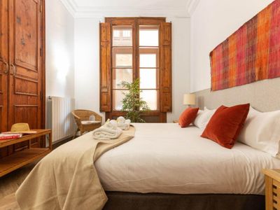 GREAT SPACIOUS APARTMENT IN THE GOTHIC QUARTER